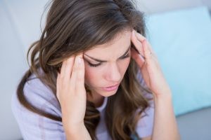 Aunque no es frecuente, los síntomas neurológicos que pueden acompañar la migraña, pueden hacer necesario el acudir a urgencias.
