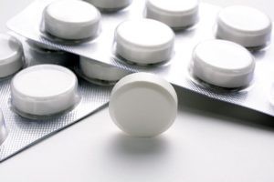 Los antiinflamatorios no esteroideos o AINE son los medicamentos analgésicos más utilizados en todo el mundo.