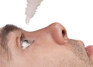 La conjuntivitis puede ser diagnosticada y tratada por el médico de familia. Si él detecta mala evolución o complicaciones derivará al paciente a la consulta del oftalmólogo.