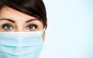 Para diagnosticar si el paciente padece gripe A, el médico evaluará los síntomas que estén presentes y tomará una muestra de la nariz o de la faringe.
