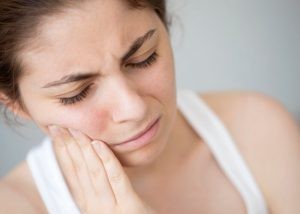 Ante cualquier síntoma de dolor en las muelas del juicio es importante que acudas a la consulta de tu odontólogo.