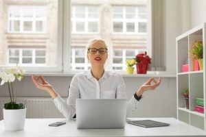 La sintomatología que presenta el estrés es, a nivel psicológico, información. Nuestro organismo está haciendo un esfuerzo importante por adaptarse a una situación, pero se ve sobrepasado.