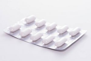 El ibuprofeno es uno de los fármacos más populares en todas las casas: alivia el dolor, reduce la inflamación y baja la fiebre.