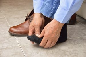 La metatarsalgia se caracteriza por un dolor ubicado en la planta del pie a nivel de la almohadilla que protege a las cabezas de los metatarsianos