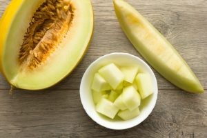 Todos sabemos que nuestra alimentación en verano no es la misma que en invierno, ya que nuestro cuerpo necesita menos calorías y más agua