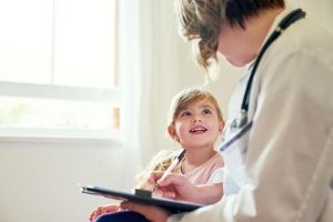 Enfermedades como el sarampión, la polio, la rubeola o la parotiditis se dan de manera anecdótica en nuestros hijos gracias a las vacunas.