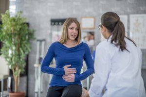 El dolor abdominal abarca desde el pecho hasta la ingle donde se localizan diferentes de órganos intraabdominales y el dolor de estómago se localiza en la zona central o superior del abdomen.
