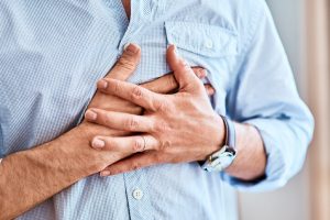El dolor de pecho o dolor torácico es una de las consultas más habituales, tanto en las consultas de atención primaria como en las urgencias de los hospitales.