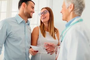 Una pareja que, tras un periodo prudencial, que según la edad puede ser de seis a 12 meses, busca activamente el embarazo