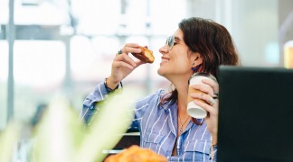 ¿Cómo evitar antojos en el trabajo?