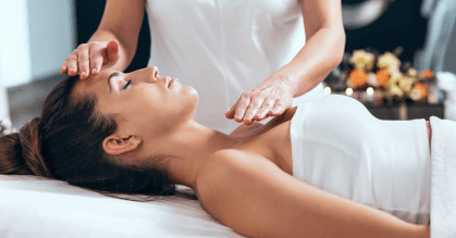 Tipos de reiki para reducir el estrés laboral