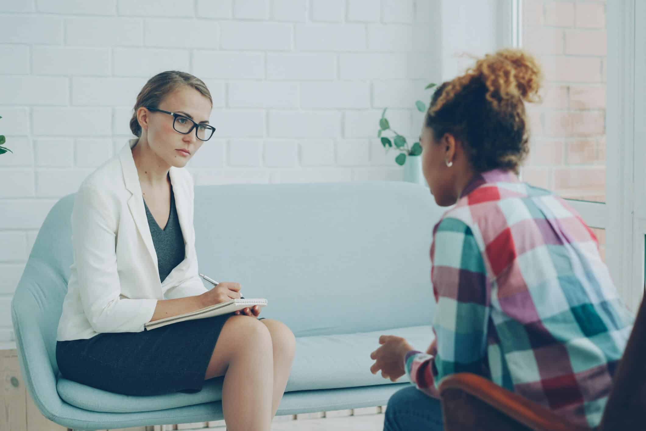 ¿Qué decir (y qué esperar) en tu primera consulta con el psicólogo?