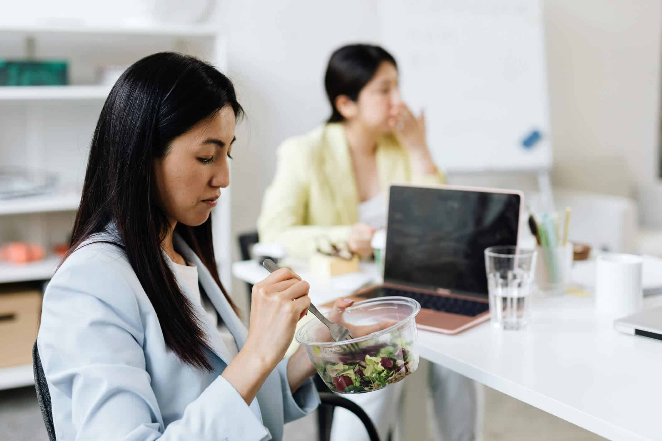 Cómo influye la alimentación en la toma de decisiones y el rendimiento mental