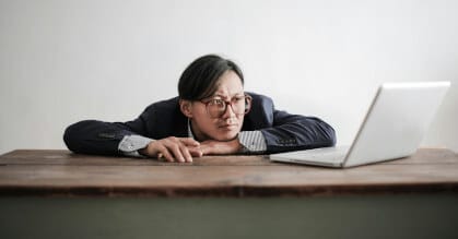 Presentismo laboral: qué es y por qué frena la productividad de tu empresa