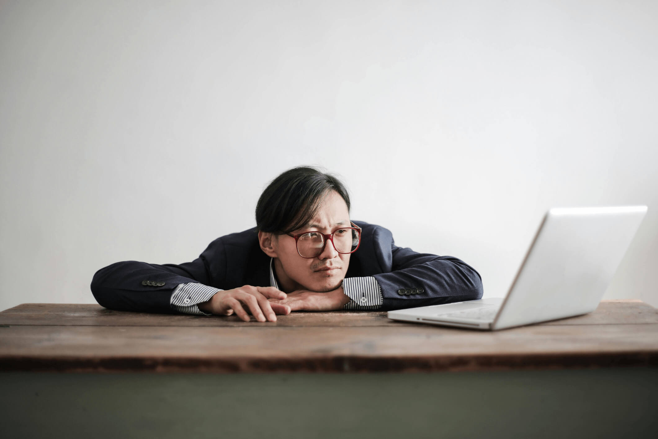 Presentismo laboral: qué es y por qué frena la productividad de tu empresa