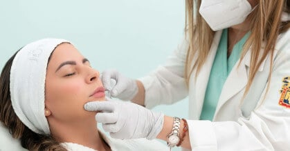 Las consultas dermatológicas más frecuentes en verano (y cómo actuar a tiempo)