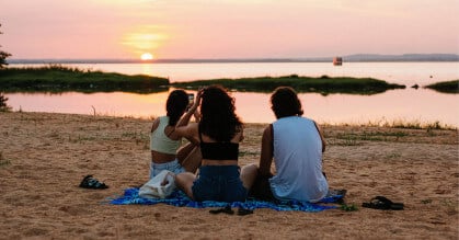 Fatiga social en verano: por qué a veces las vacaciones también agotan