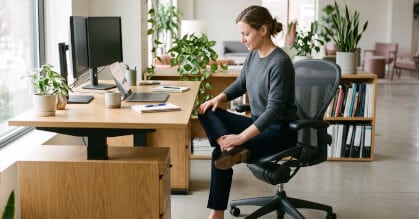 ¿Cómo hacer estiramiento de cadera en el trabajo?